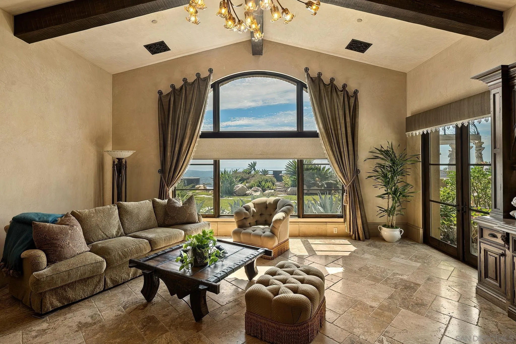 8619 Via Rancho Cielo