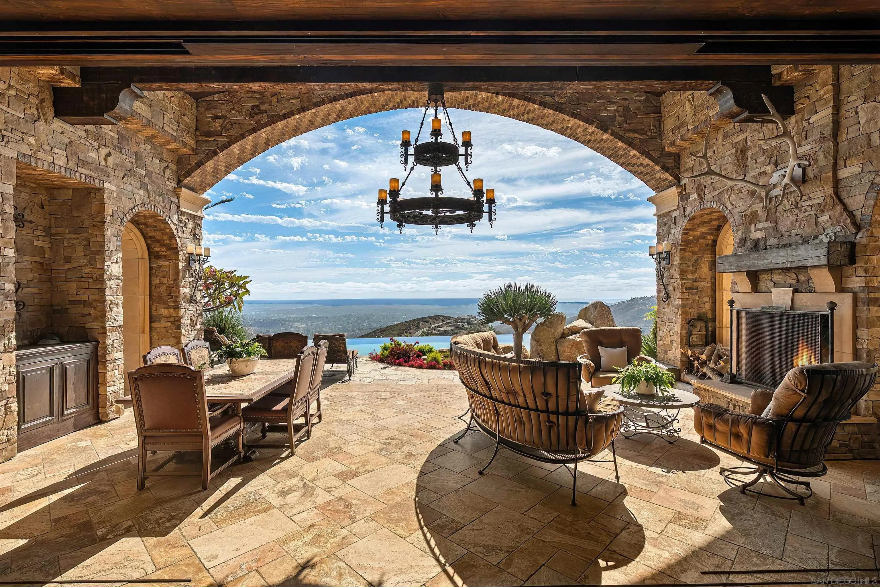 8619 Via Rancho Cielo