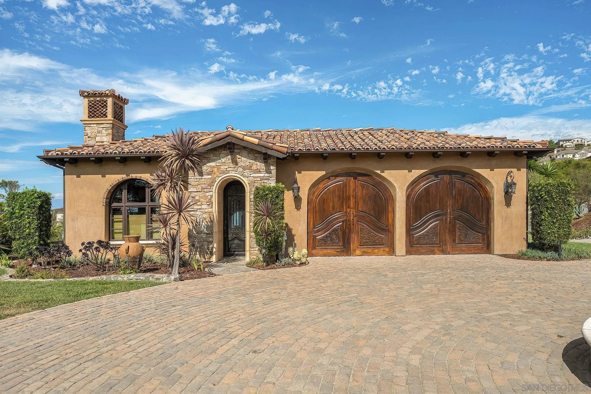 8619 Via Rancho Cielo