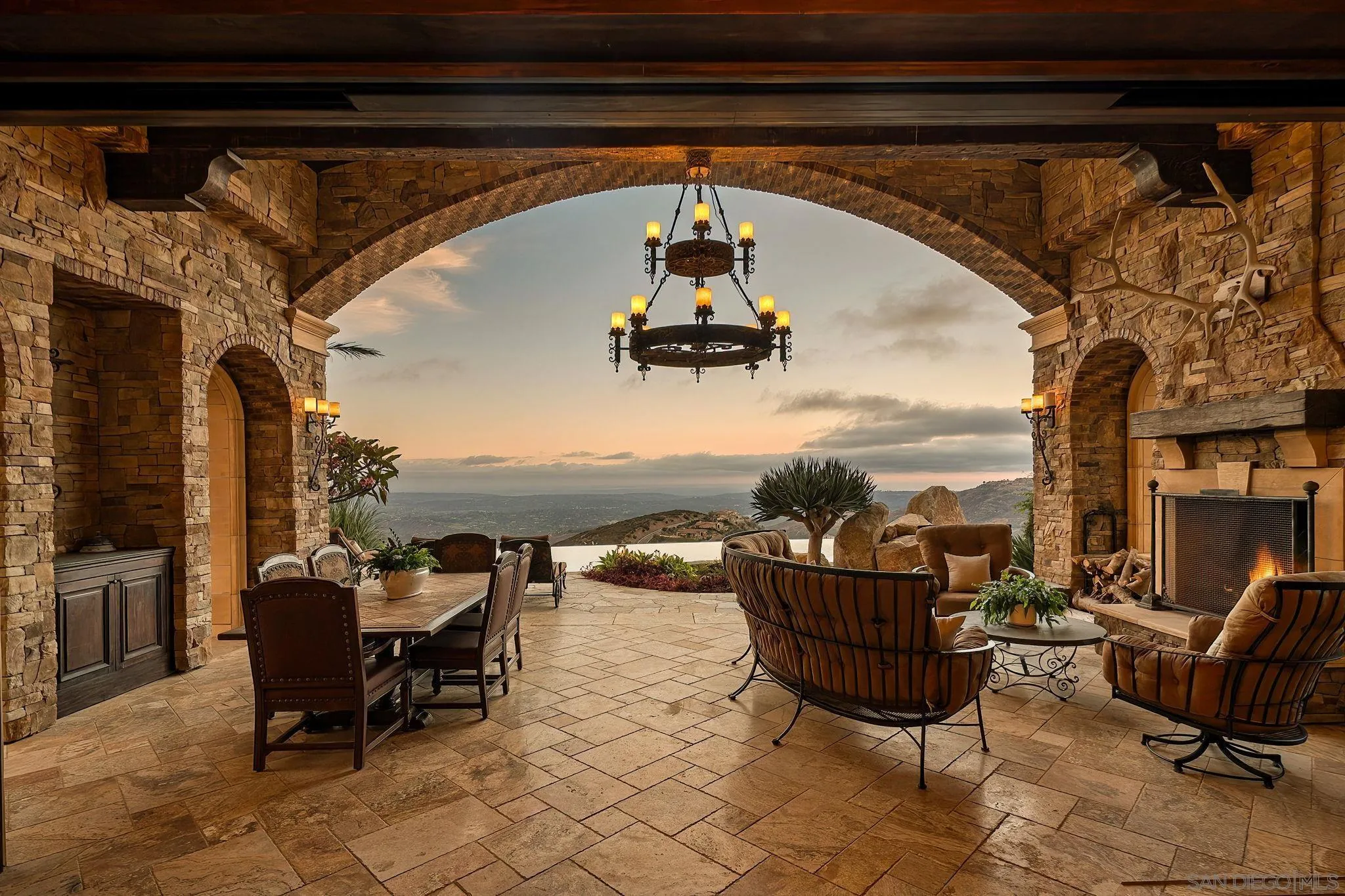 8619 Via Rancho Cielo