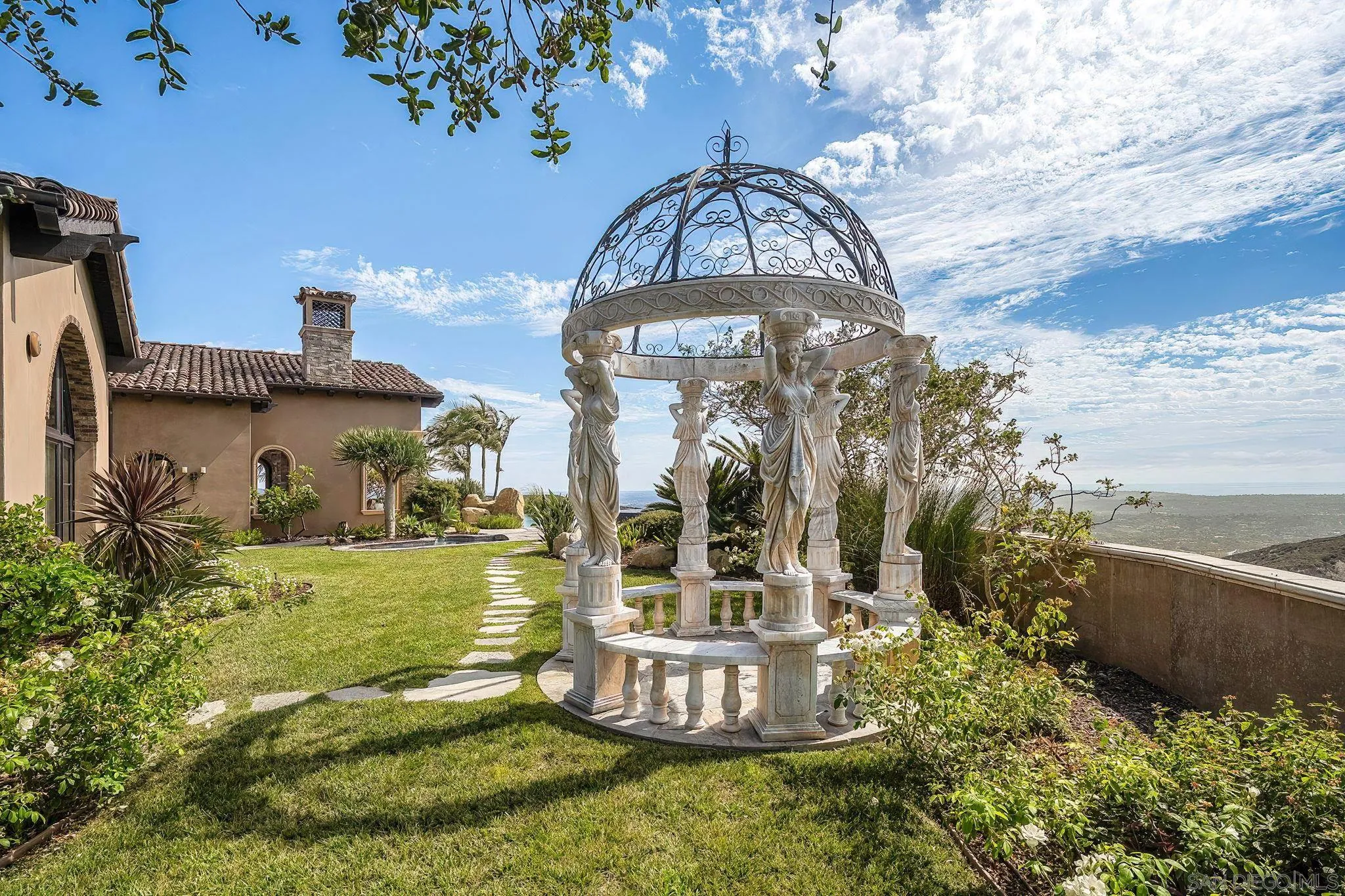 8619 Via Rancho Cielo