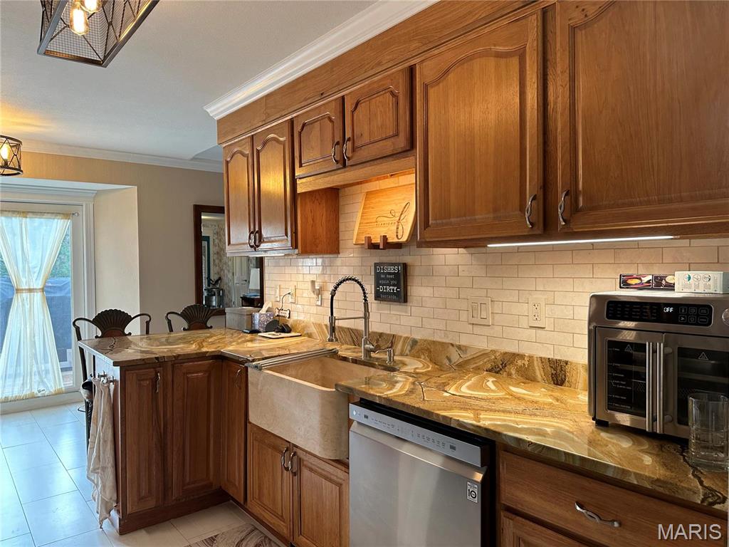 3890 TALL OAKS Drive