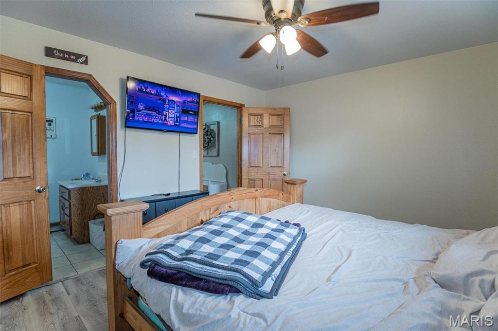 1106 W Parkview Drive