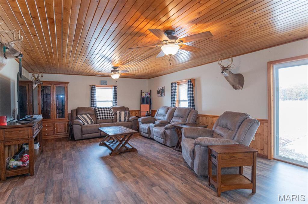 1106 W Parkview Drive