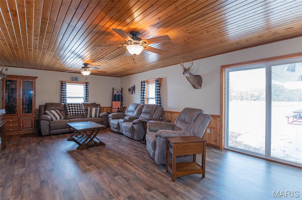 1106 W Parkview Drive