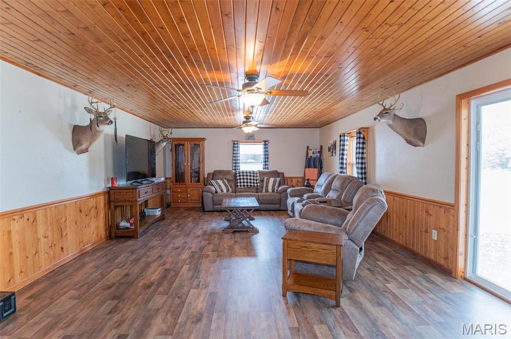1106 W Parkview Drive