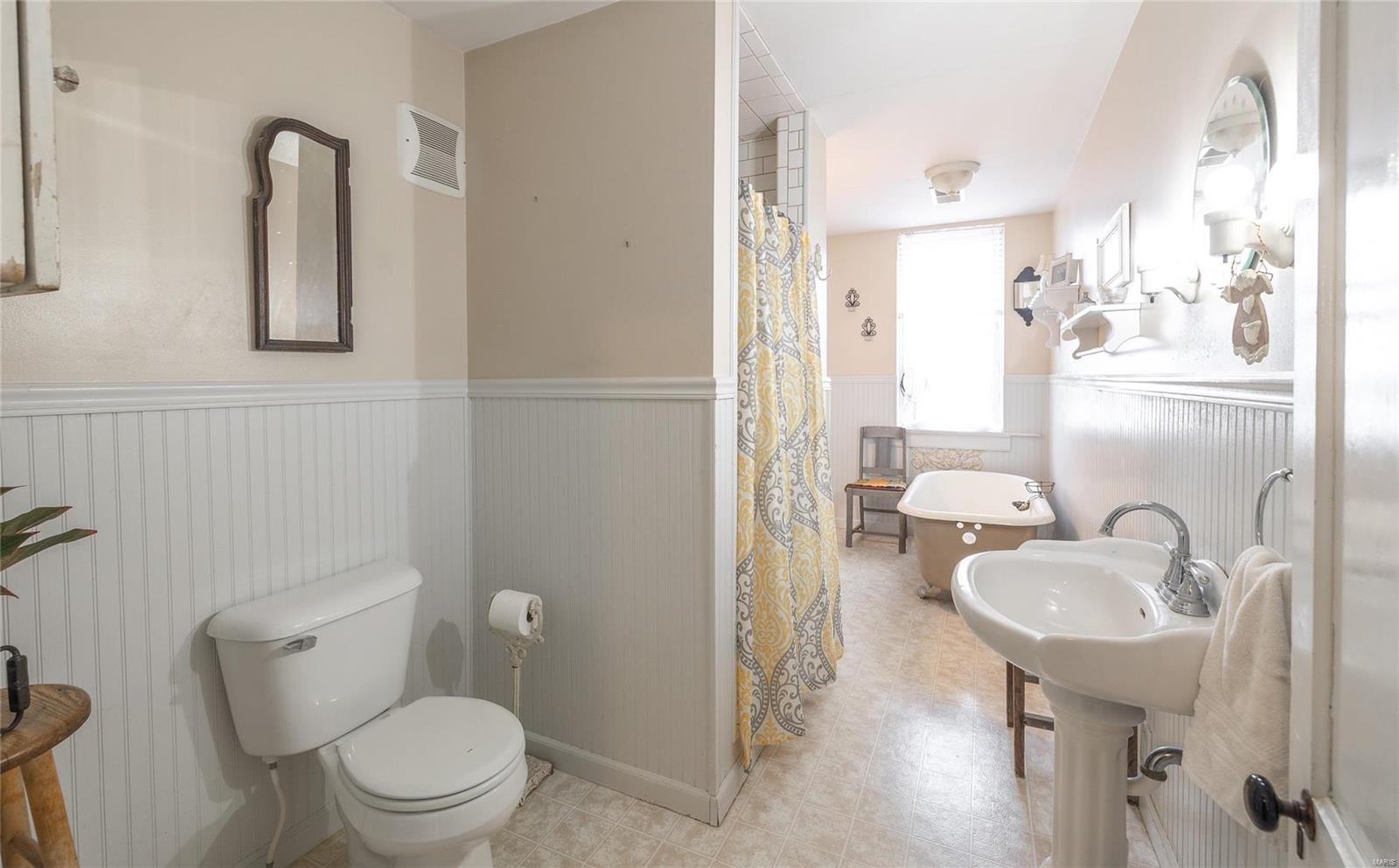 305 South Alvarado Avenue