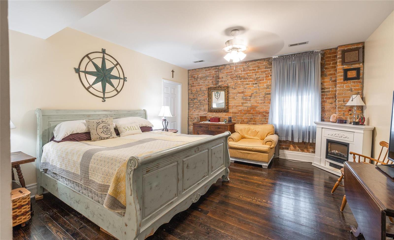 305 South Alvarado Avenue