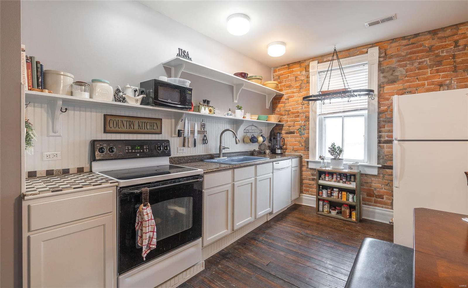 305 South Alvarado Avenue