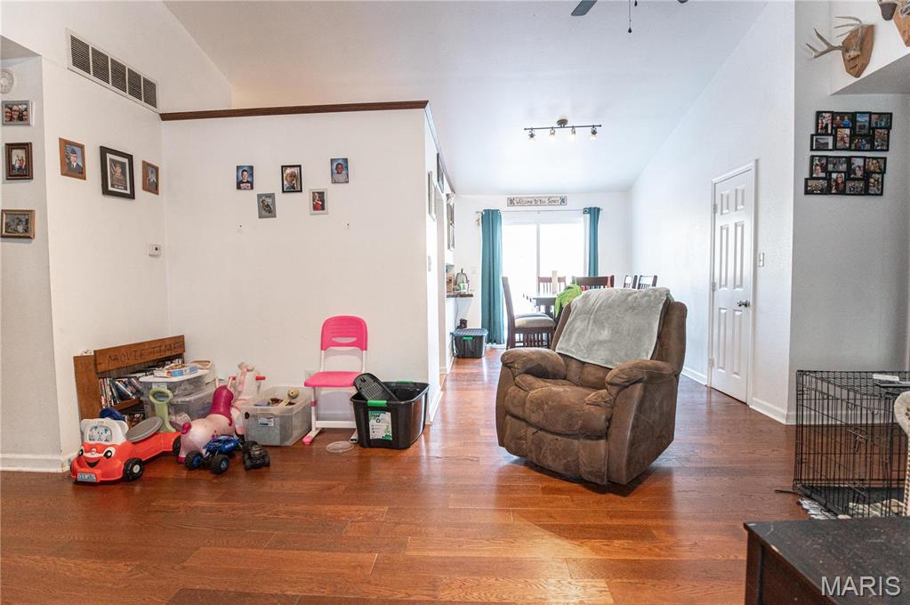 806 S Tebbetts