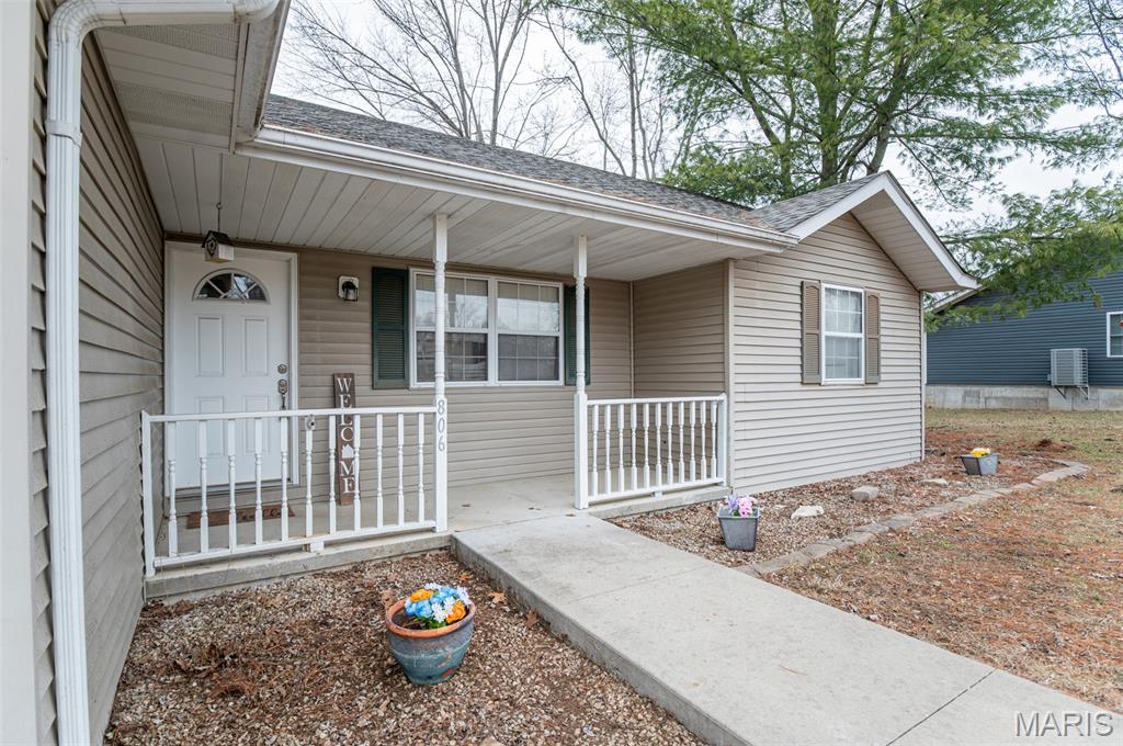 806 S Tebbetts