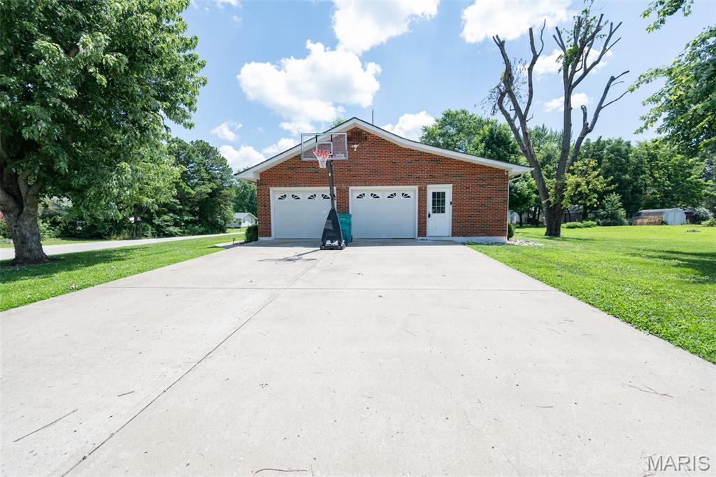 403 W 4th Street