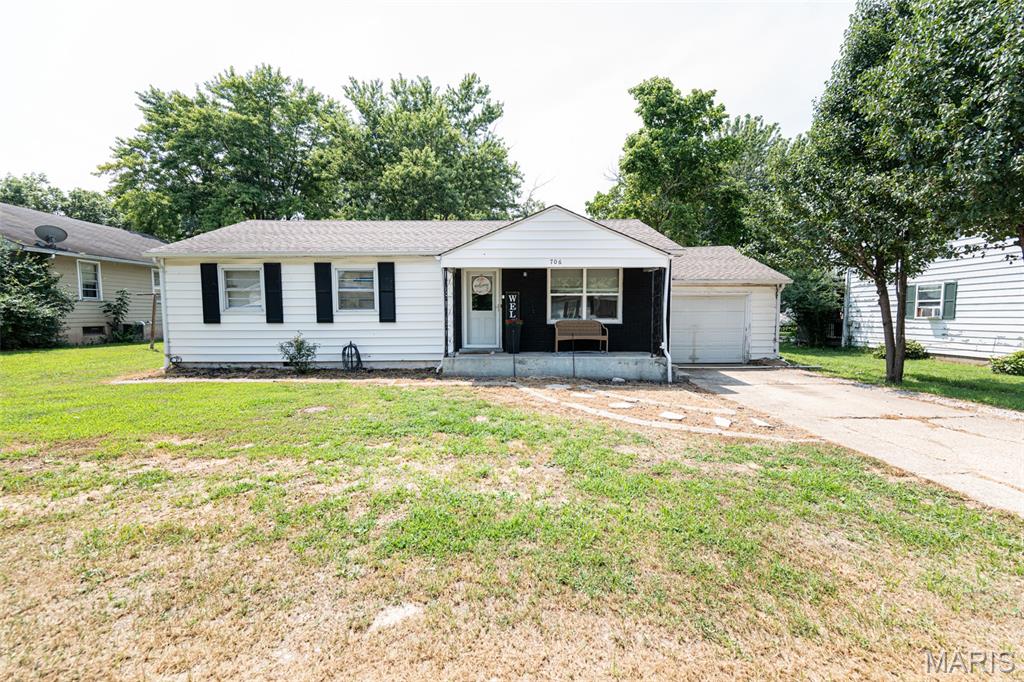 706 Apple Avenue