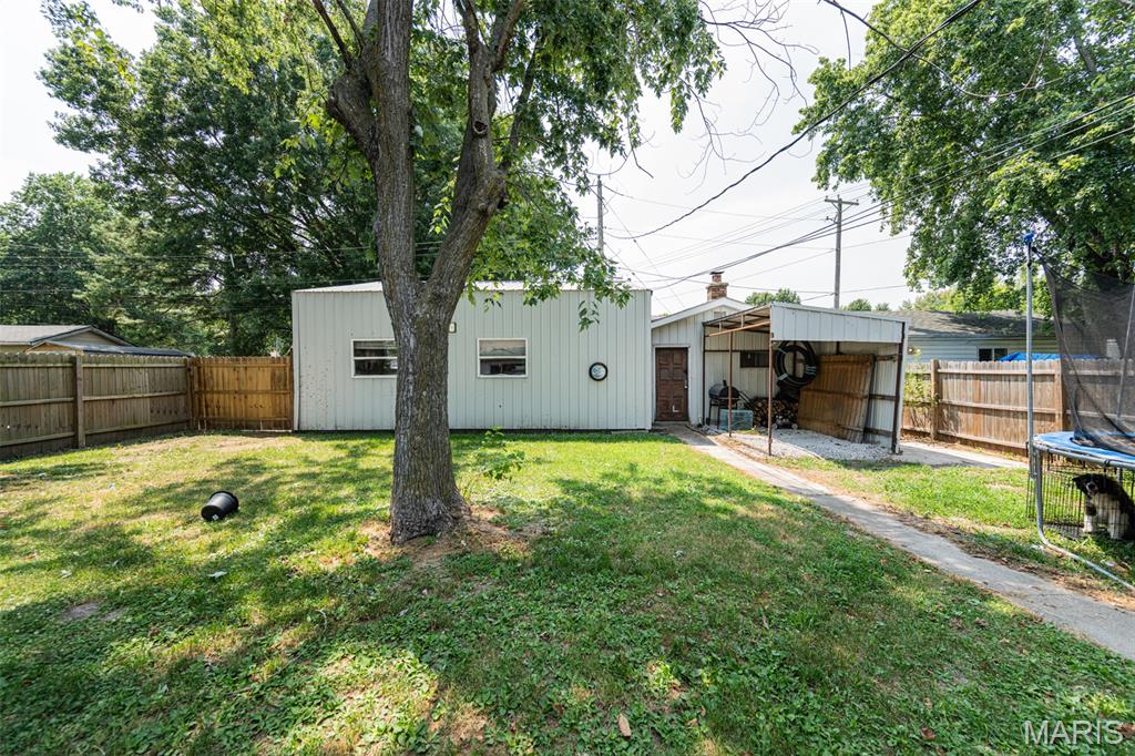 706 Apple Avenue