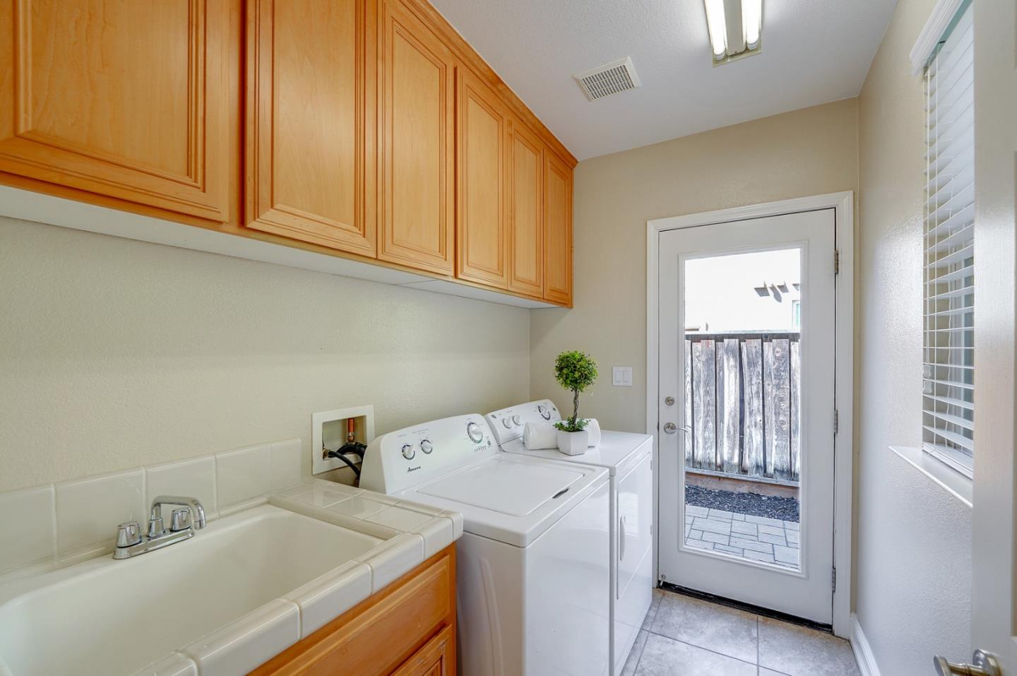 1631 Avenida De Los Padres