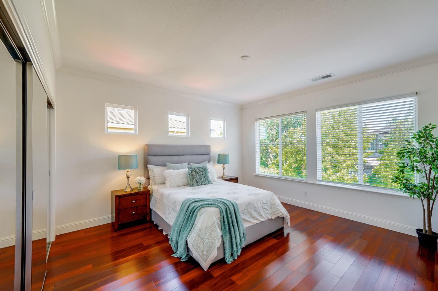 1631 Avenida De Los Padres