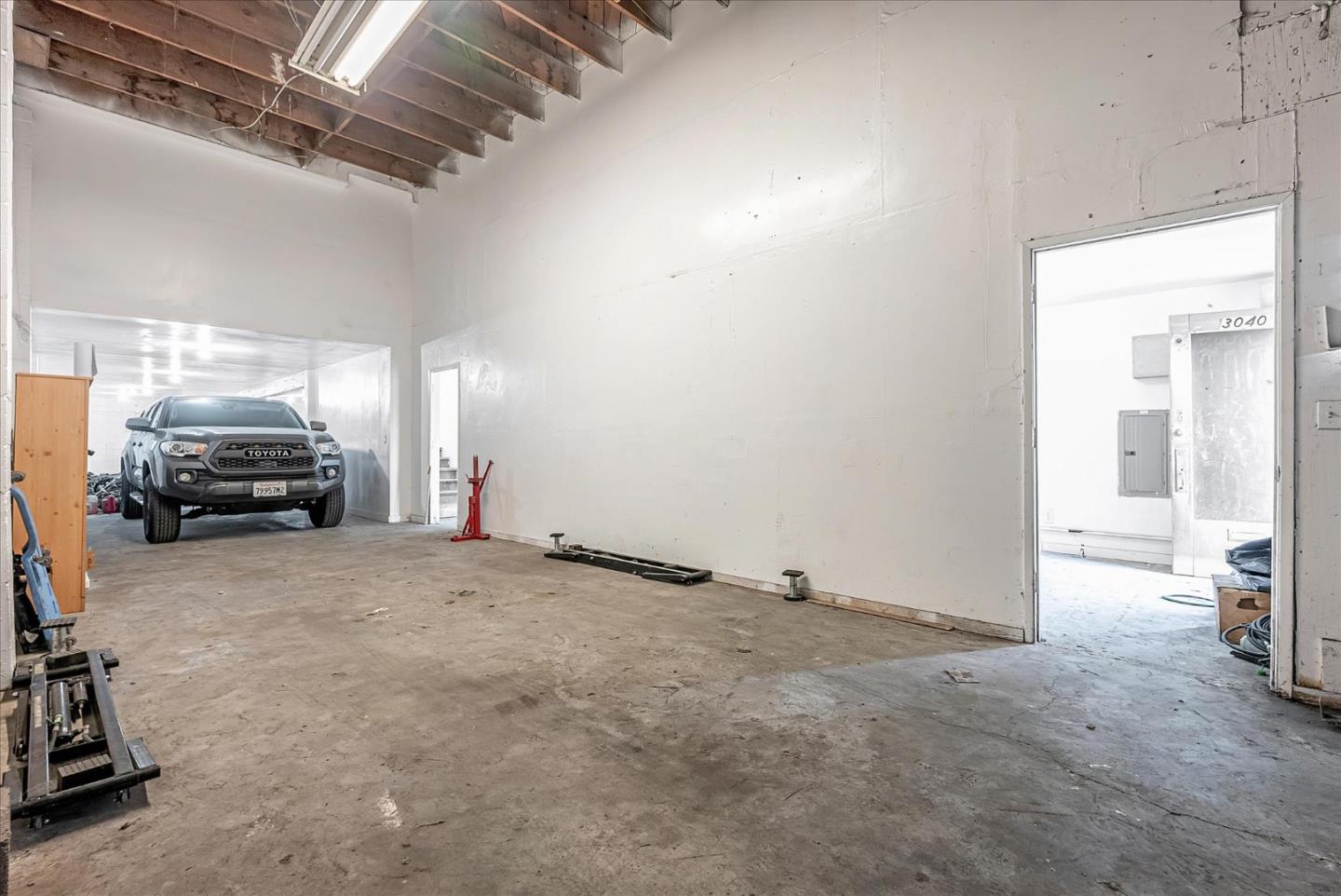 3038 Market ST 40