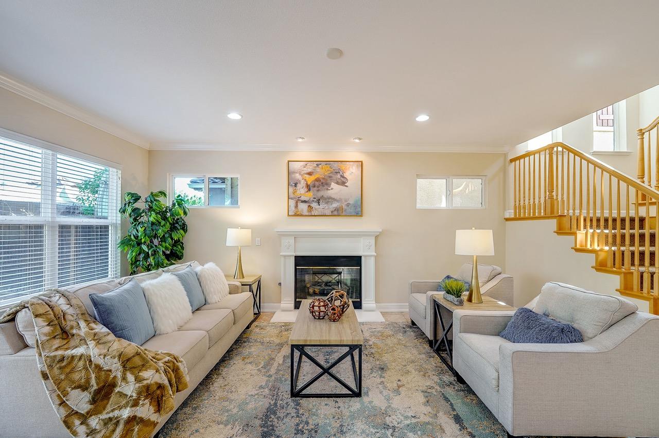 1631 Avenida De Los Padres