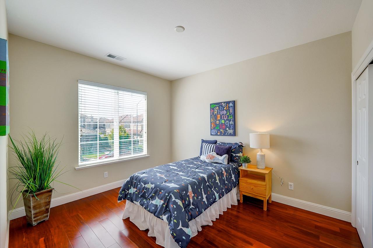 1631 Avenida De Los Padres