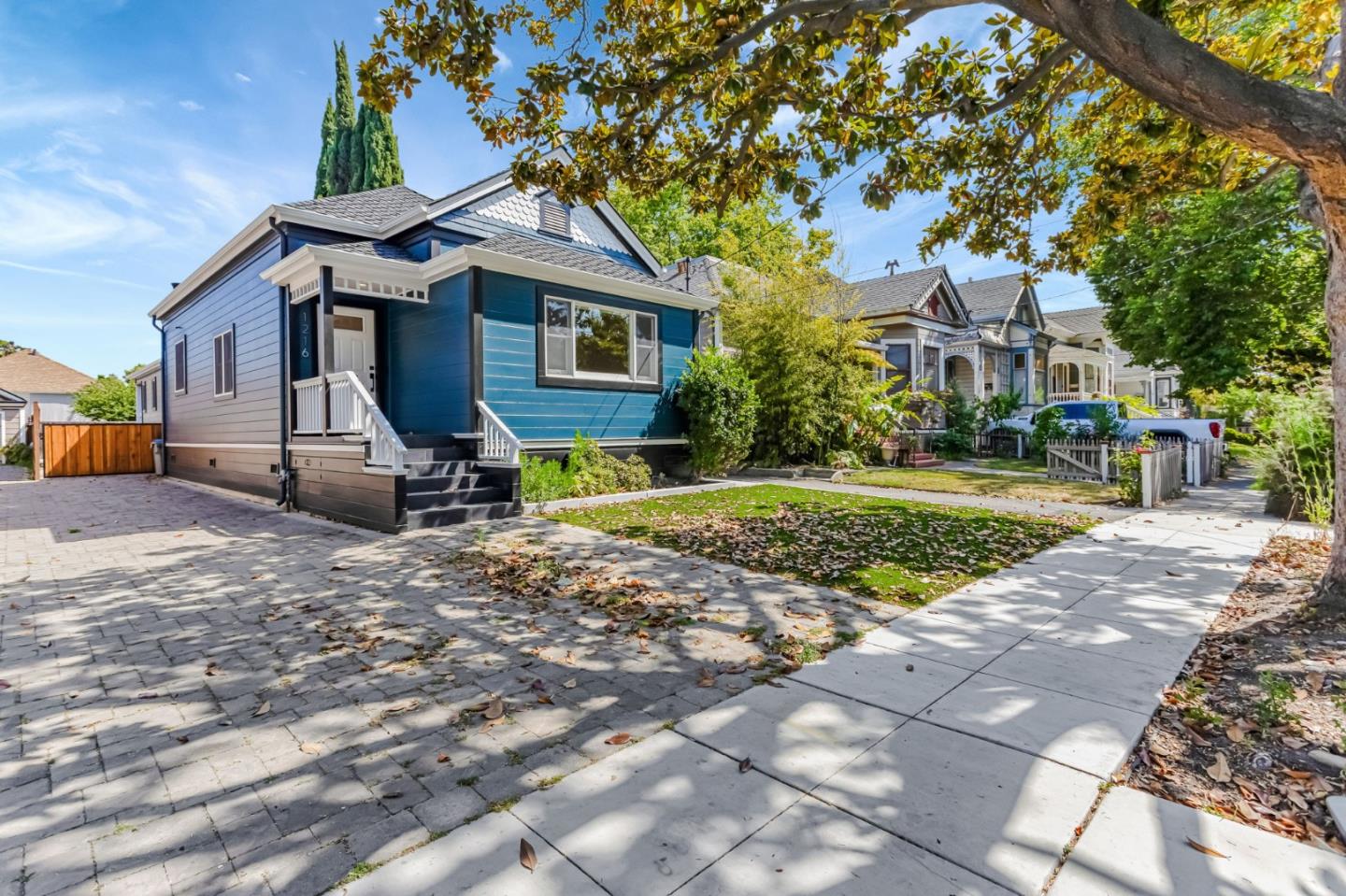 1216 Magnolia AVE