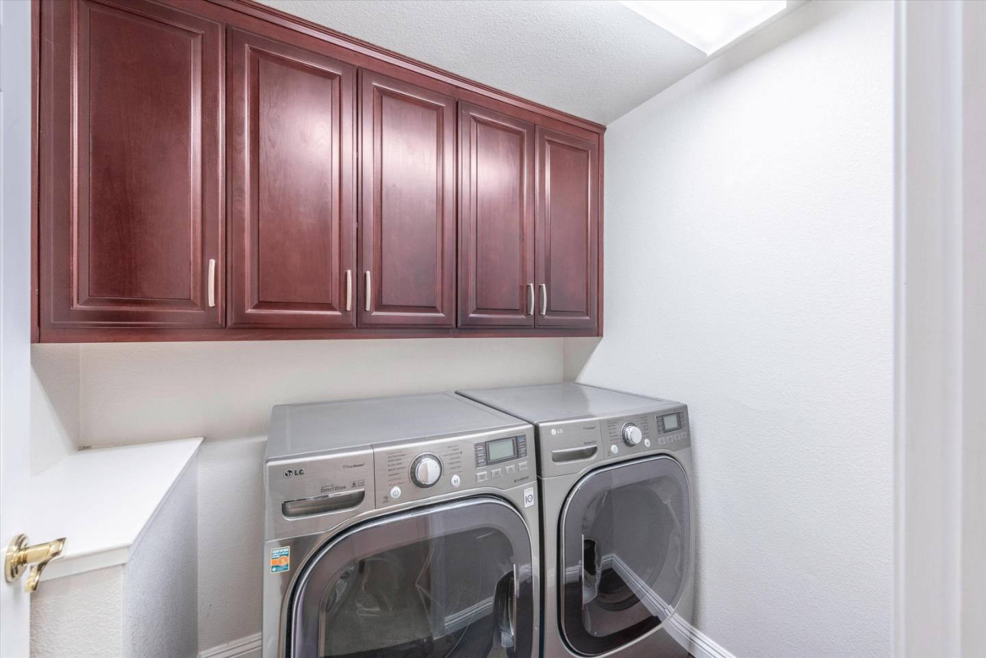 8215 Skyline Circle