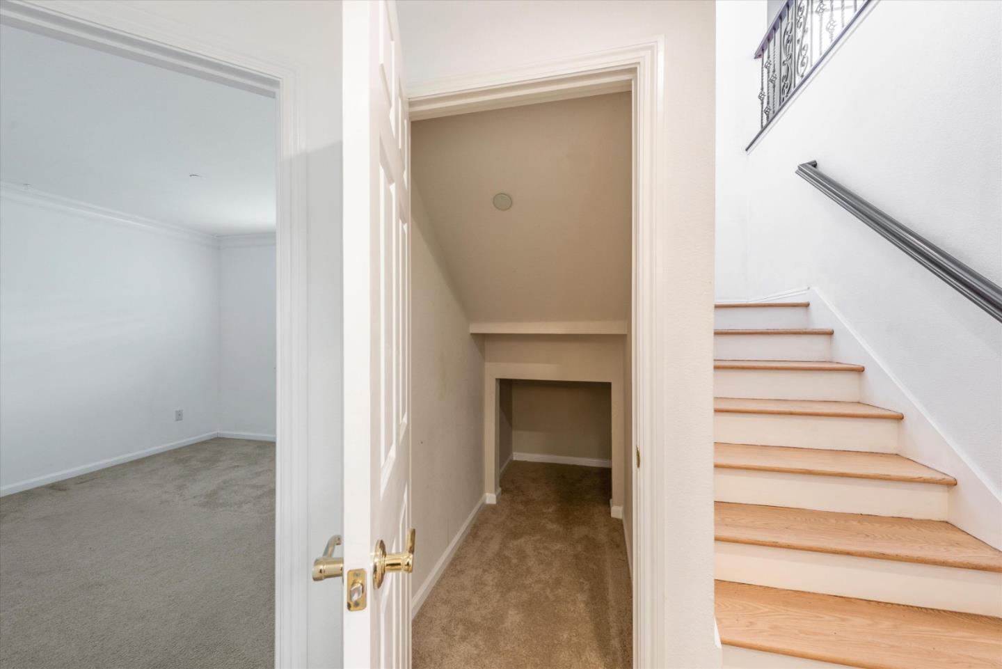 8215 Skyline Circle