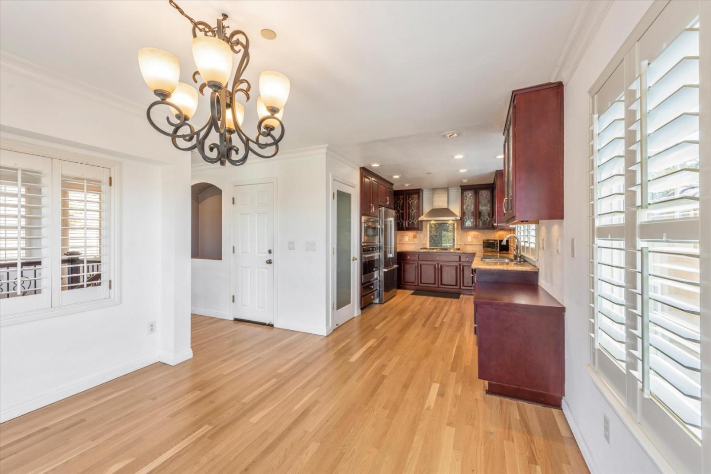 8215 Skyline Circle