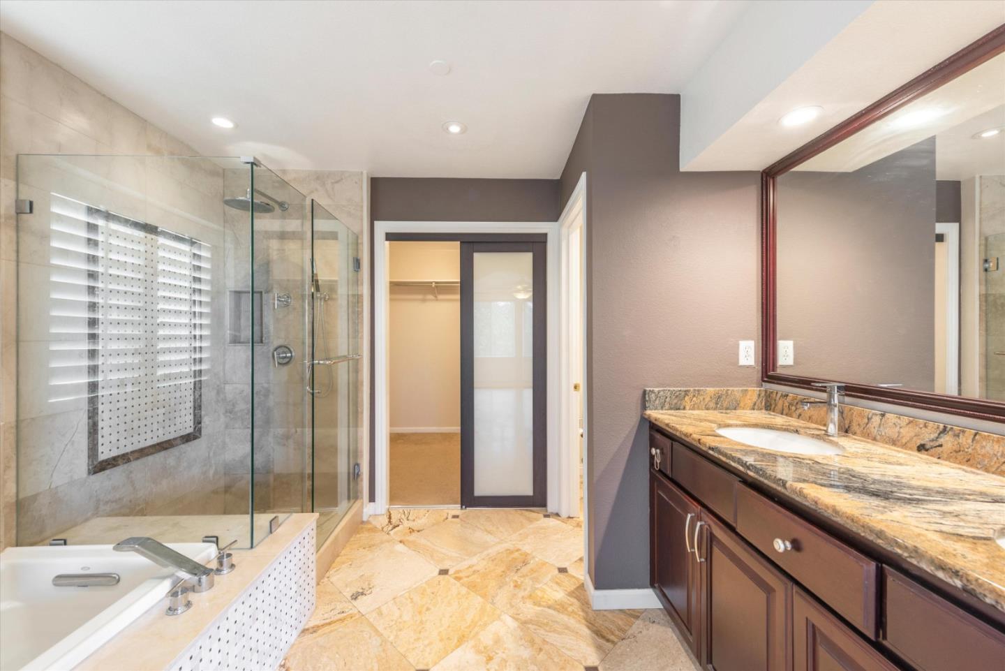 8215 Skyline Circle