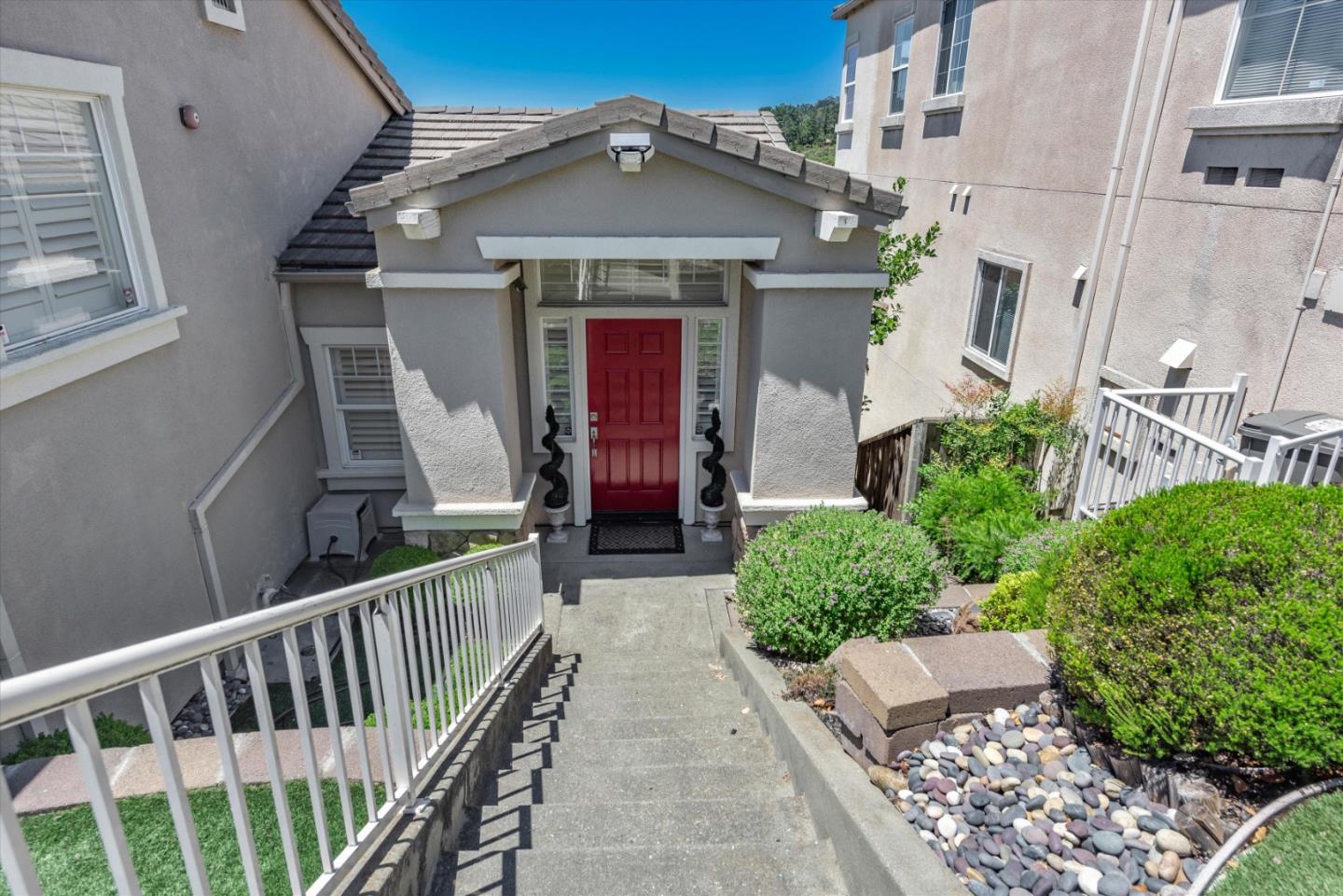 8215 Skyline Circle