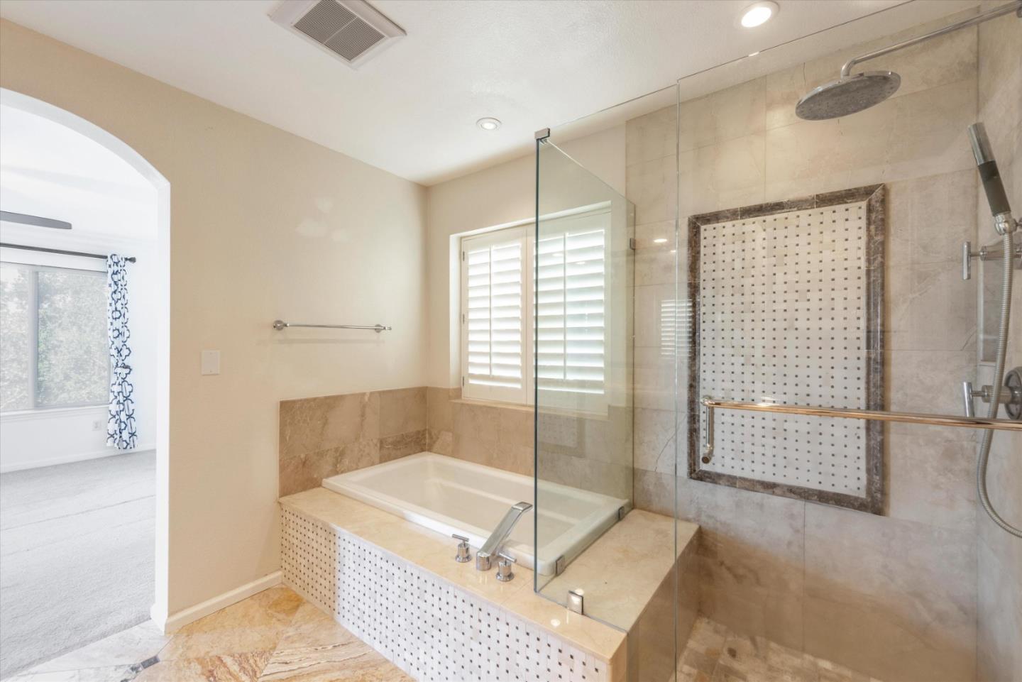 8215 Skyline Circle