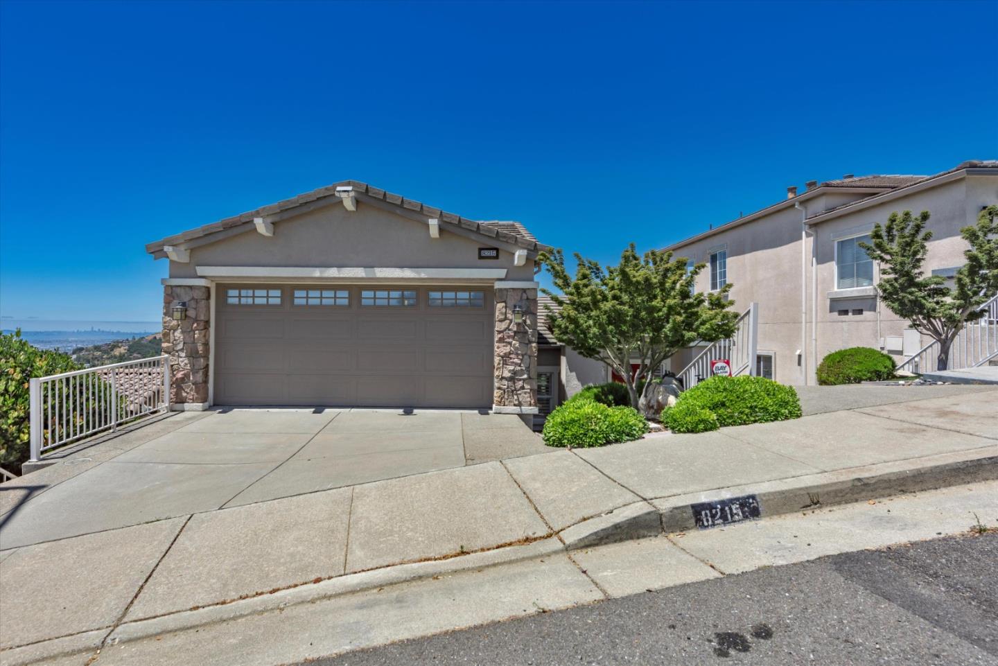 8215 Skyline Circle