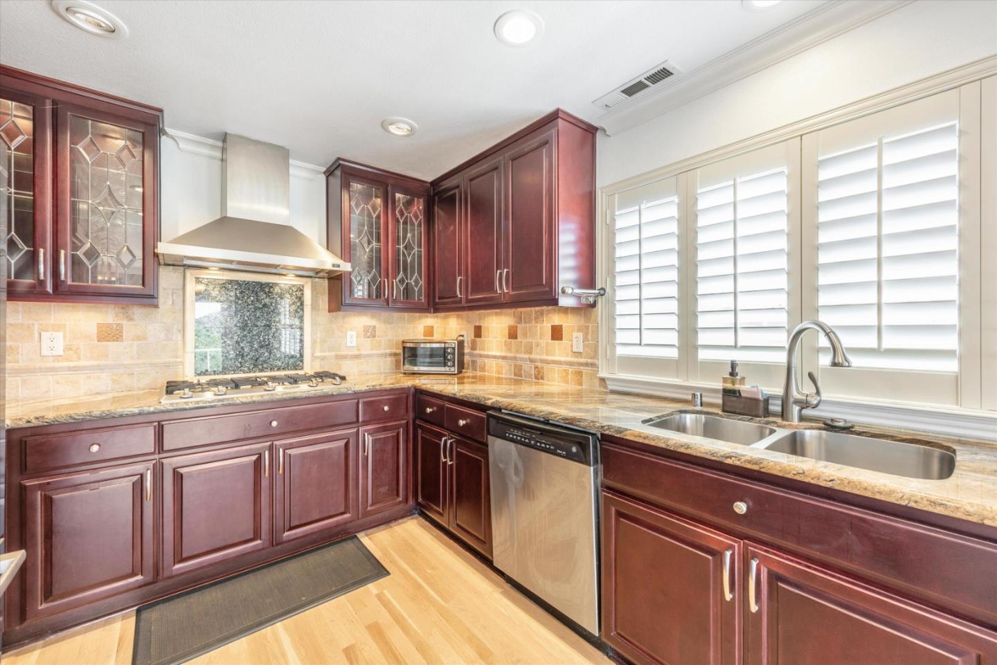8215 Skyline Circle