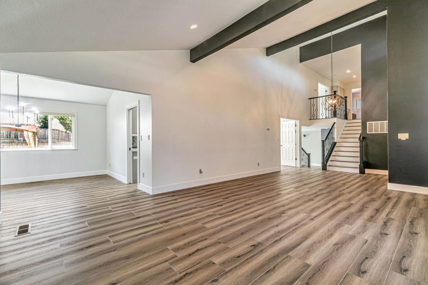 3324 Meadowlands Lane