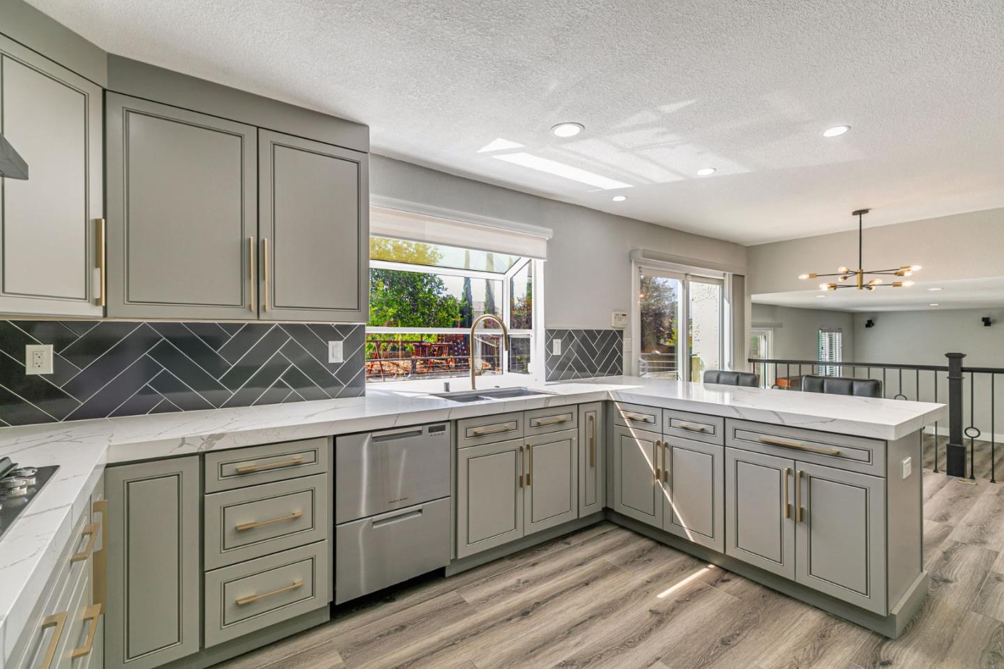 3324 Meadowlands Lane