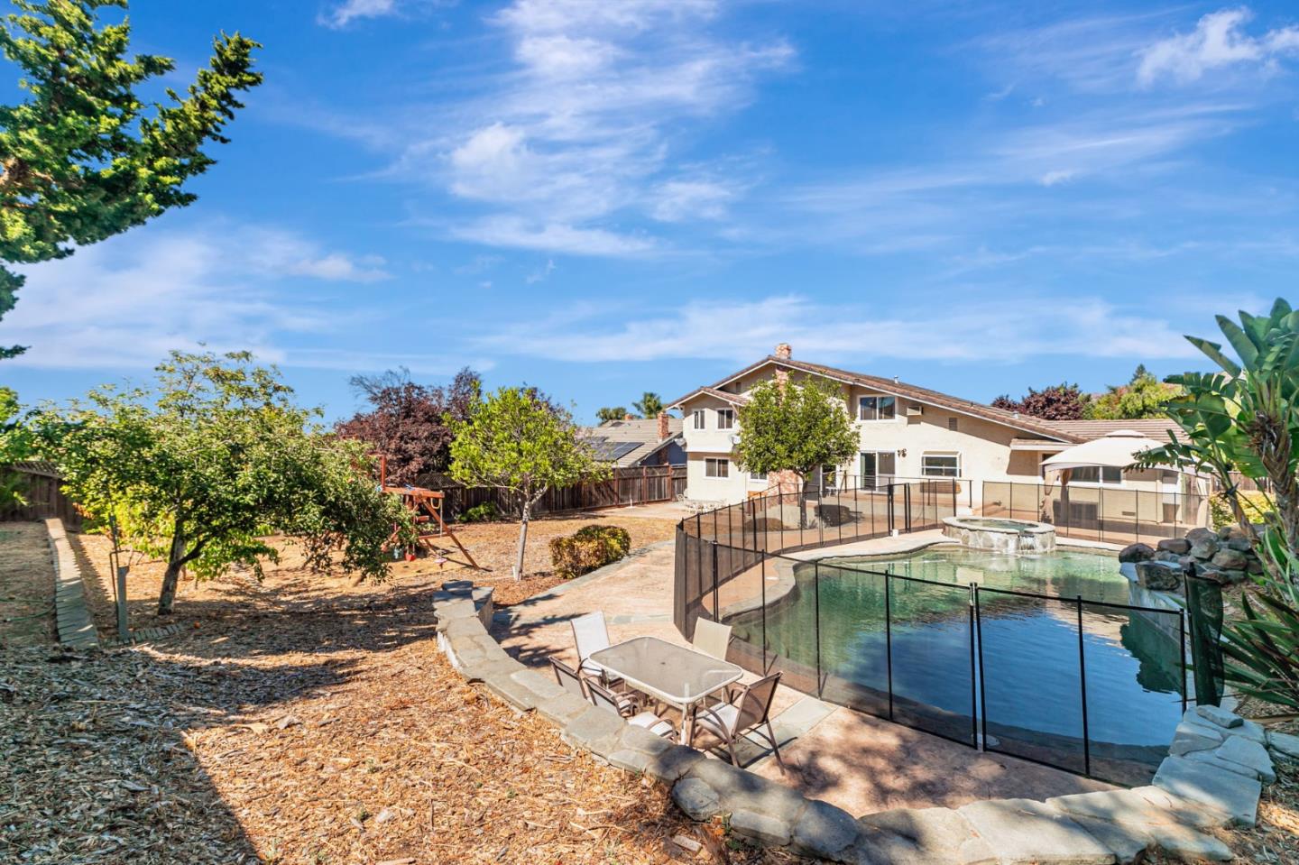 3324 Meadowlands Lane