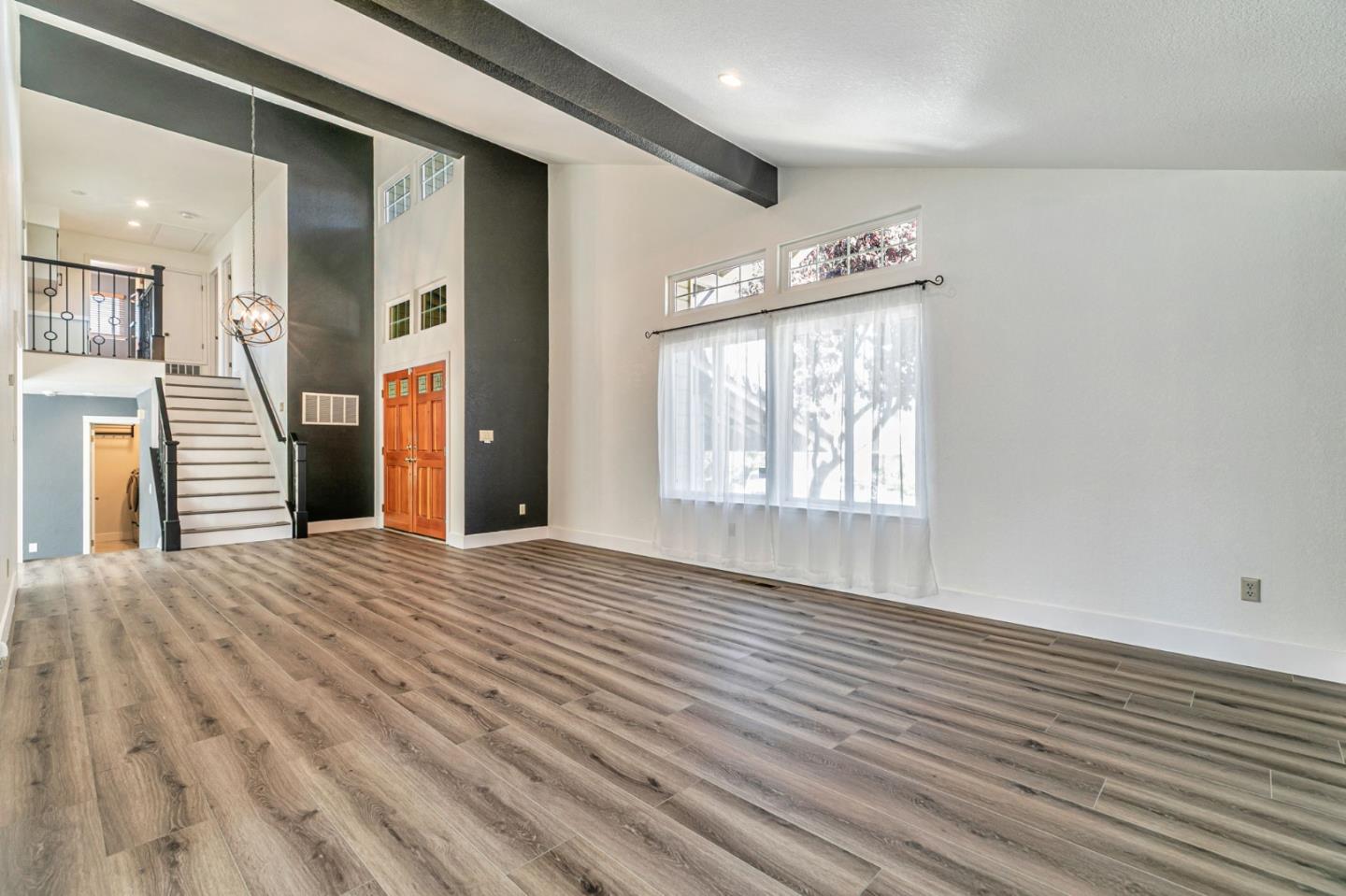 3324 Meadowlands Lane