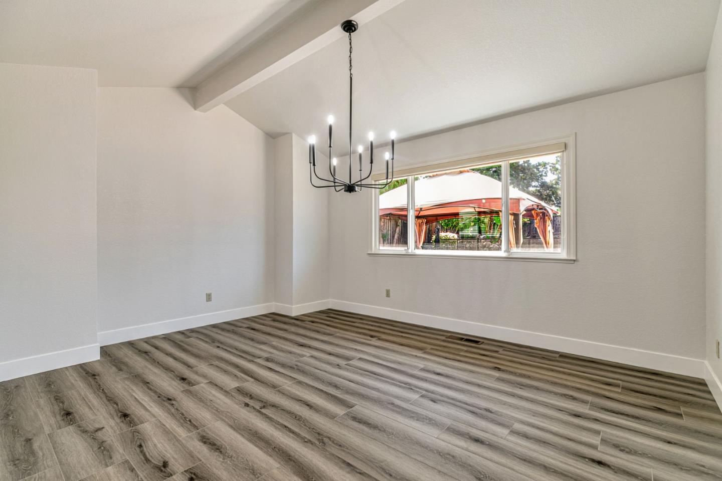 3324 Meadowlands Lane