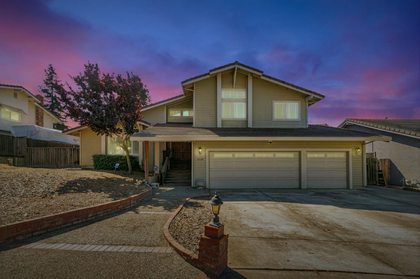 3324 Meadowlands Lane