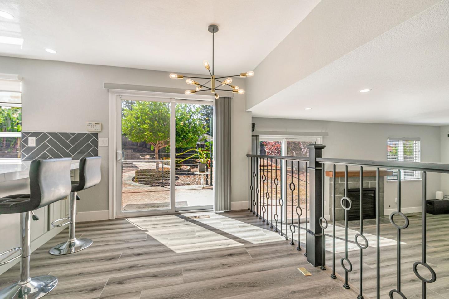 3324 Meadowlands Lane