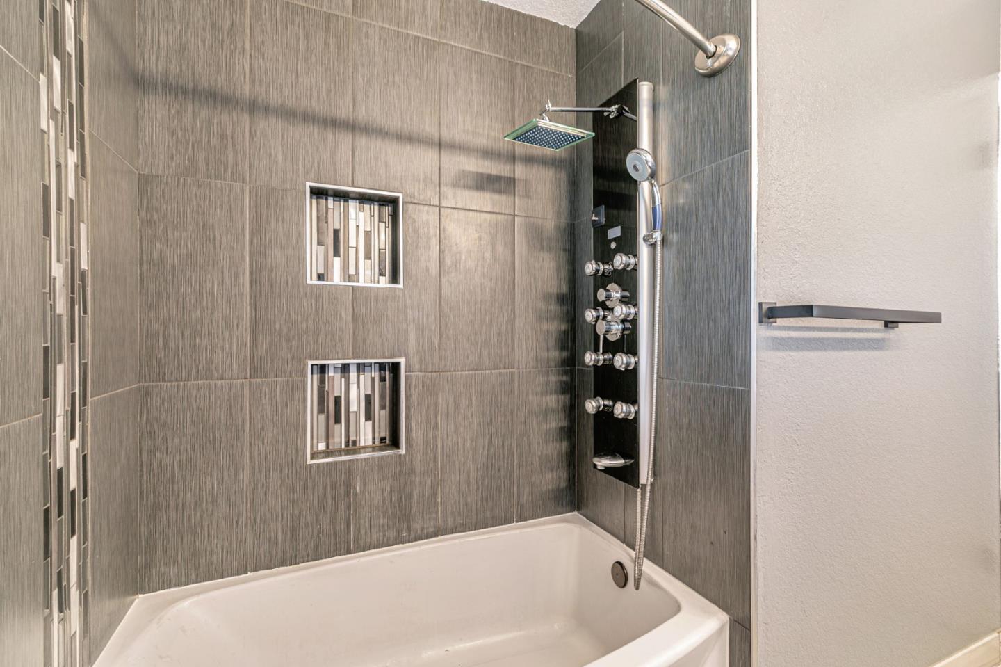 3324 Meadowlands Lane