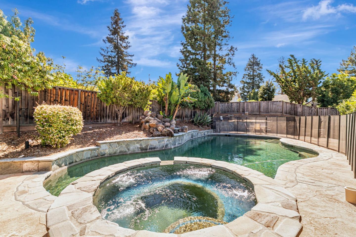 3324 Meadowlands Lane