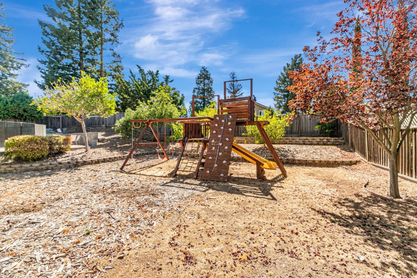 3324 Meadowlands Lane