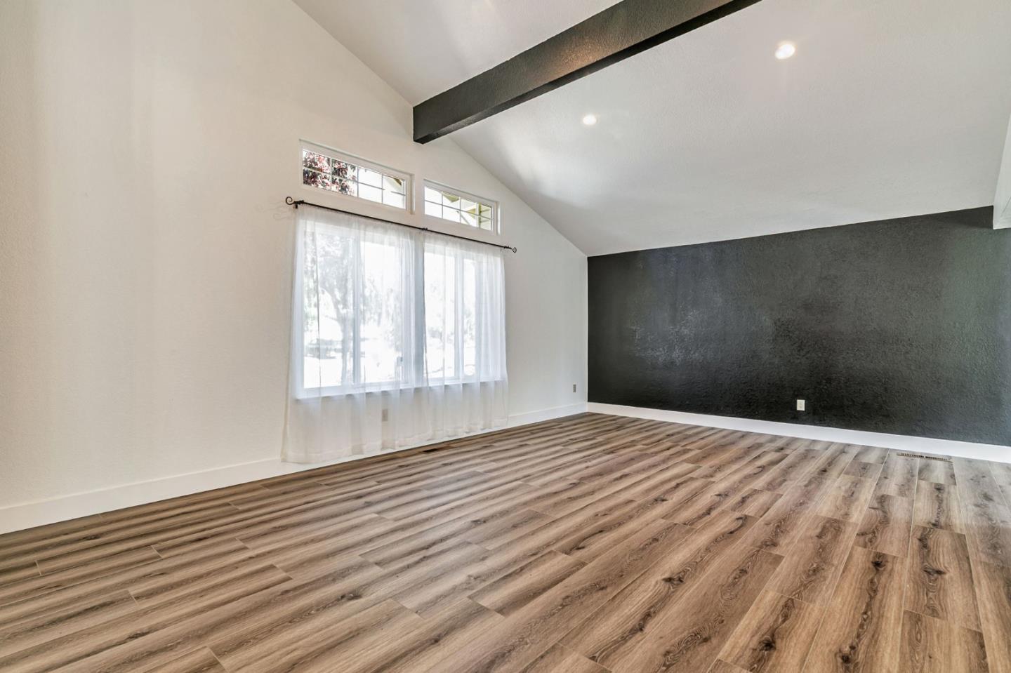 3324 Meadowlands Lane