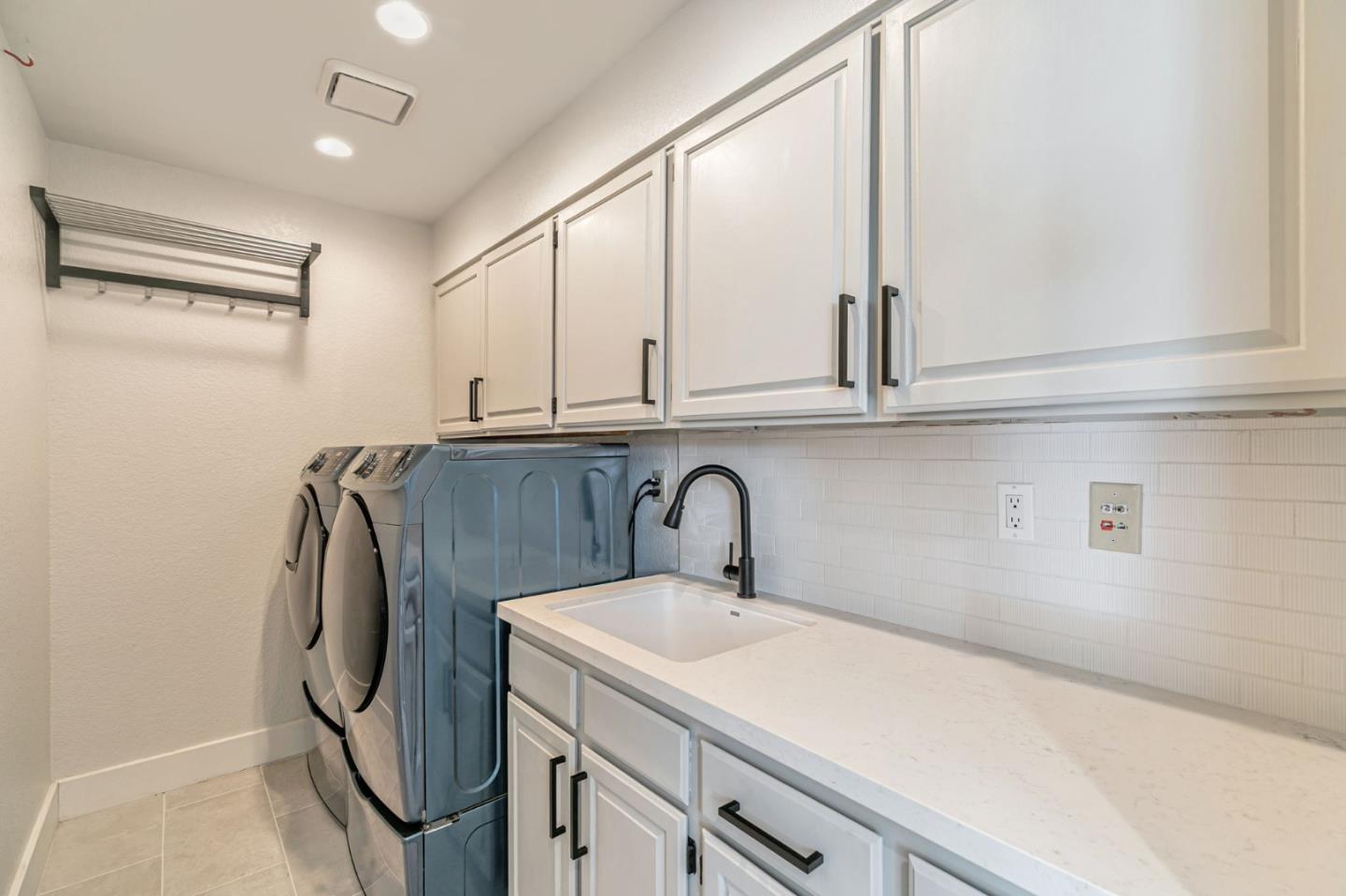 3324 Meadowlands Lane