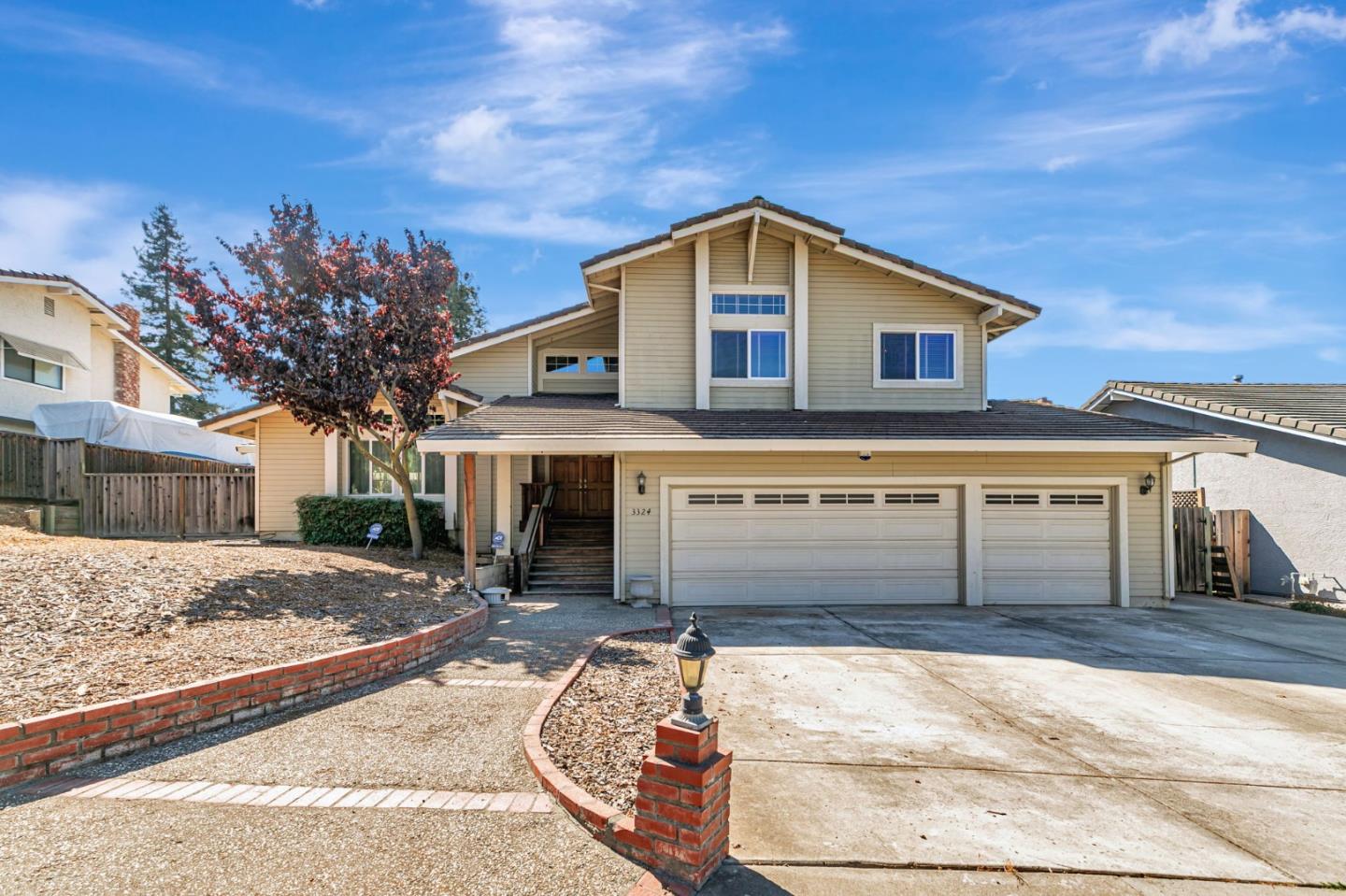 3324 Meadowlands Lane