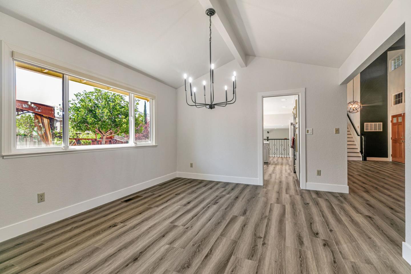 3324 Meadowlands Lane