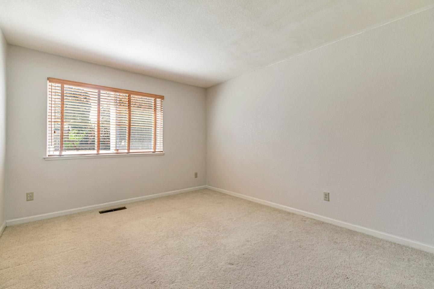 3324 Meadowlands Lane