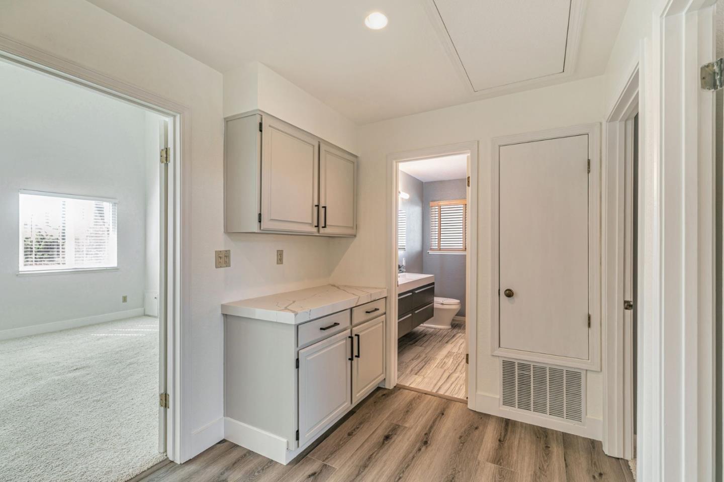 3324 Meadowlands Lane