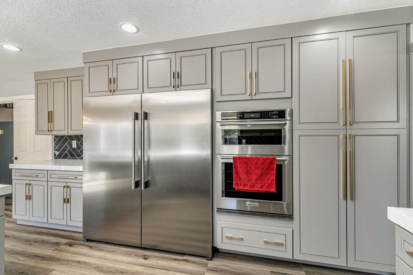 3324 Meadowlands Lane