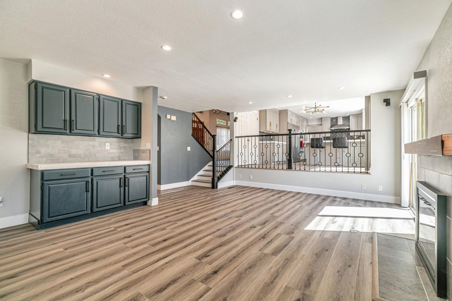 3324 Meadowlands Lane